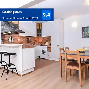  Appartamento Eleganto - Two Bedroom, Central, Stylish